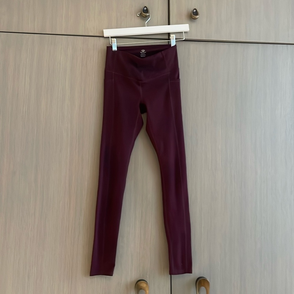 Women’s Gaiam magenta leggings